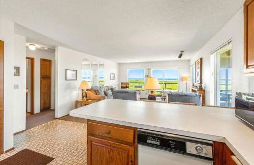 Waterfront Condo right on the Pacific Ocean - Photo 8