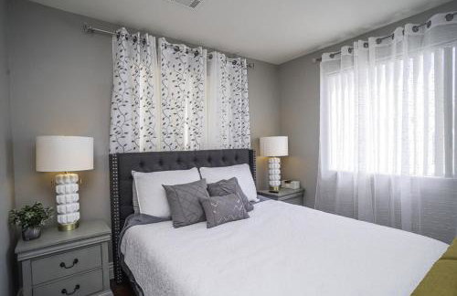 Viva Vegas Cozy 3BR Home Minutes from the Strip - Photo 16