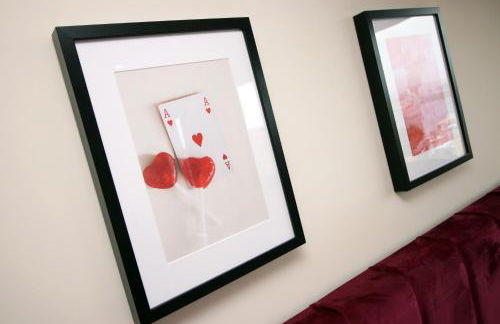 LUXURY 4 Bedroom 4 Ensuite Home in Penarth (Pool Table Games Room & BBQ Garden) with Sea Views - Photo 12