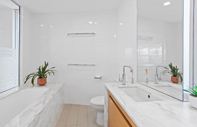 Luxury Beachfront Stay in Kirra - Photo 17