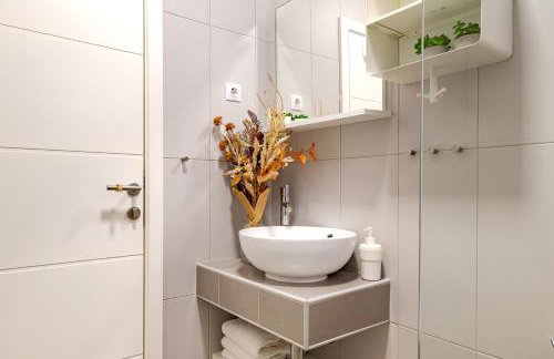 Charming renovated apartment next to the sea - Foto 7