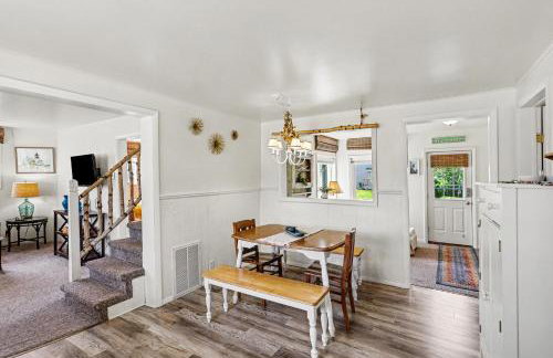 Cozy Downtown Cottage Near Beach and Pier - Foto 16