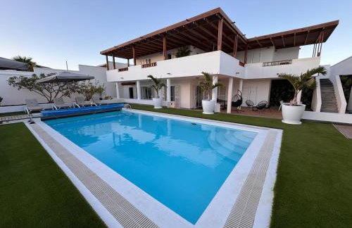 Villa Dedalos - Spacious luxury Villa with heated pool in Puerto Calero - Foto 17