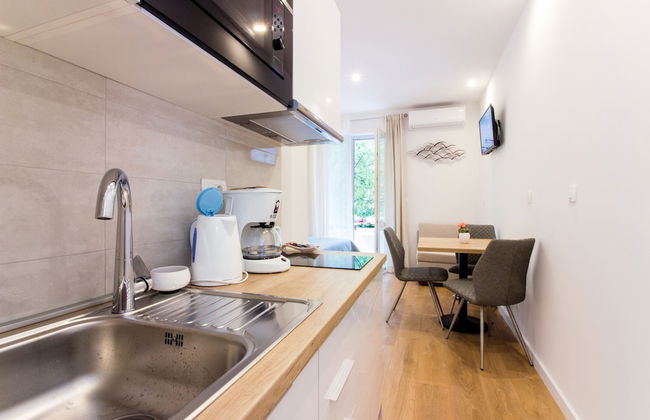 Lugo Apartments - Photo 14