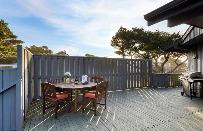 Half Block to Beach w/ Oceanview, Patio + Balcony The Shore Pine by Avantstay - Foto 88