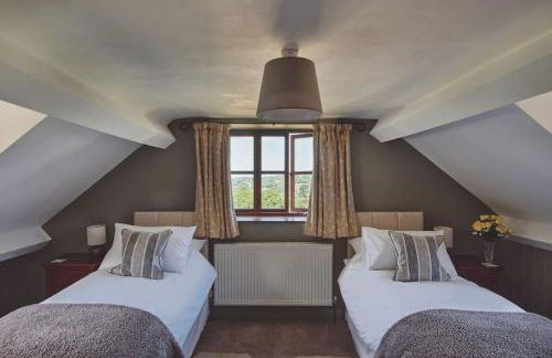 Luxury Spacious Country Home w/ Mountain Views - Photo 14