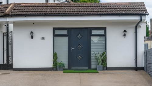 Modern and Stylish 1-Bedroom Guesthouse near M6 J10 Perfect for Business Stays & Couples Free Parking & Wi-Fi - Foto 4