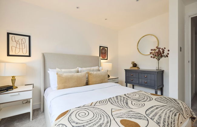 The Shepherd s Bush Wonder - Trendy 4bdr Home With Garden Terrace - Photo 18