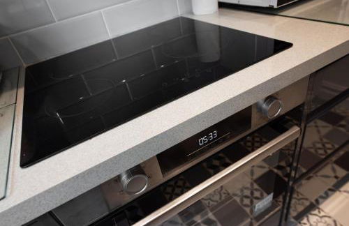 Victorian 2 Bedroom Flat, King Beds, Free WiFi, Near Shops & Transport, E17 - Foto 16