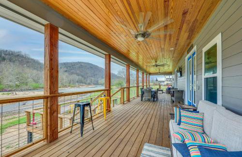 Riverfront Caddo Shack Home with Views and Fire Pit - Foto 28