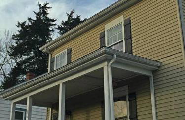 Walk to Hospital, Heart of Cville, Fenced backyard - Foto 6