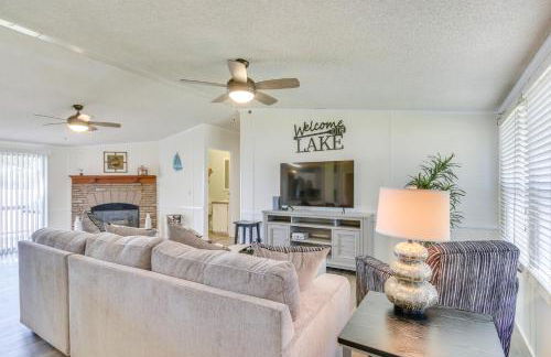 Lakefront Prosperity Home with Private Boat Dock - Foto 5