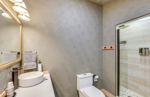 10 Mi to Mtn Resort Normalville Cabin with Balcony! - Foto 31