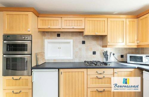 AUSTER CLOSE by BOURNECOAST - A Family Home with Garden and Parking - WIFI - HB9617 - Foto 7