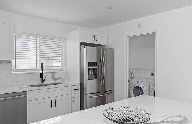 Dreamy 4BR Getaway w Private Pool Luxe Patio in Miramar - Foto 29