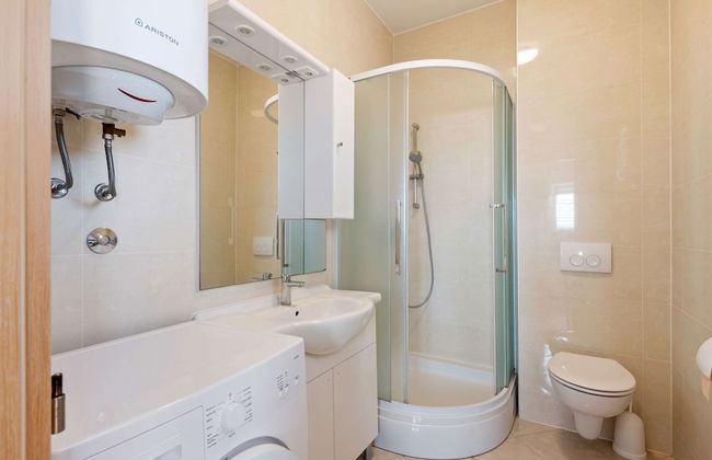 Simplistic Apartment in Neviđane near Sea Beach - Foto 12