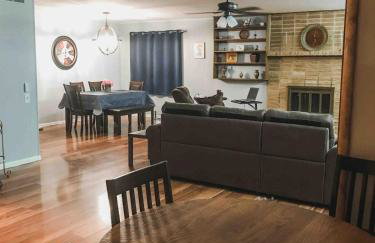 Entire House in the Heart of NW AR with Office Space - Foto 5