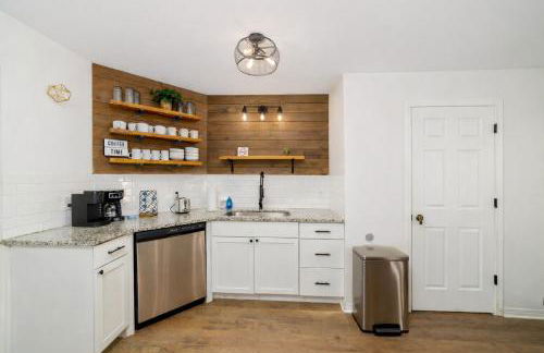 Pool House, Short Drive to Beach, Grill, Smart TV - Foto 25