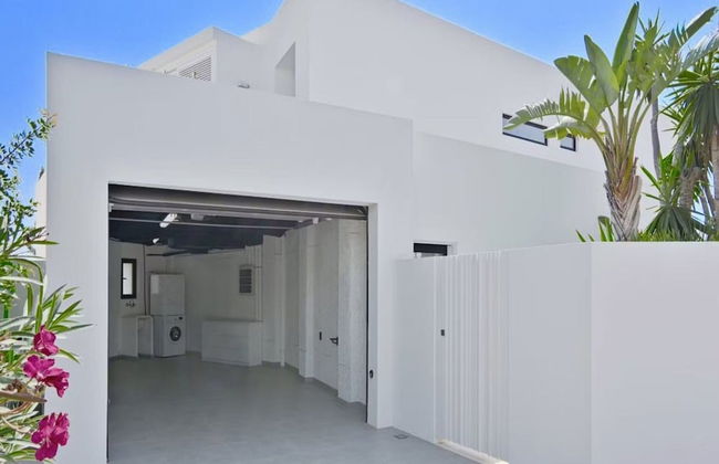 Striking Villa With Terraced Garden - Foto 31