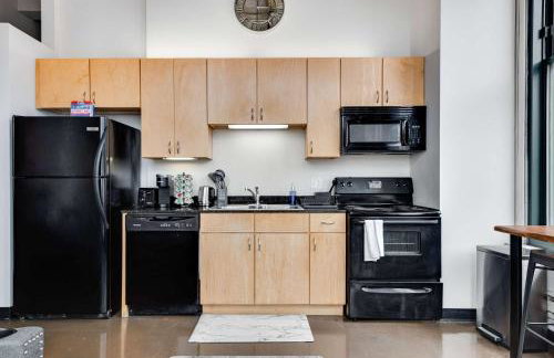 West Loop - City Views With In & Out Parking 6 - Photo 36