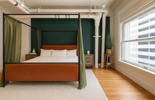 Moss & Oak - King Bed - Grand Piano - TOP FLOOR - Foto 6