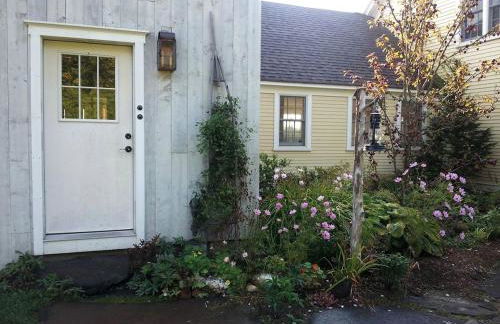 Idyllic Cottage Rental near Mount Mansfield State Forest, Vermont - Photo 1