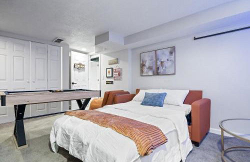 Game Room Retreat with Firepit and Gym, Sleeps 12 - Foto 12