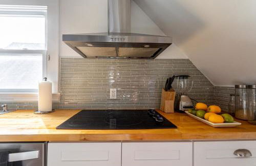 Charming 2BR Getaway with Modern Comforts - Foto 65