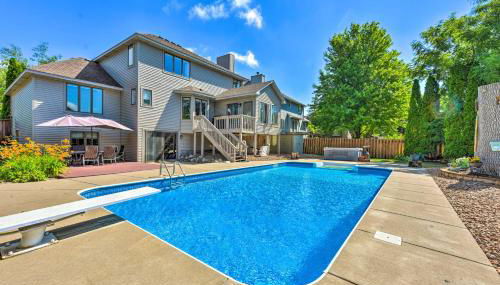 Pet-Friendly Maple Grove Gem with Private Yard! - Foto 1