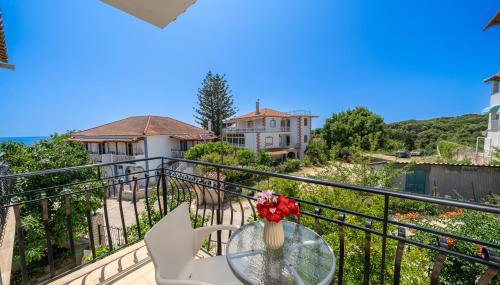 Dionysios Studios - Foto 3, Garden view