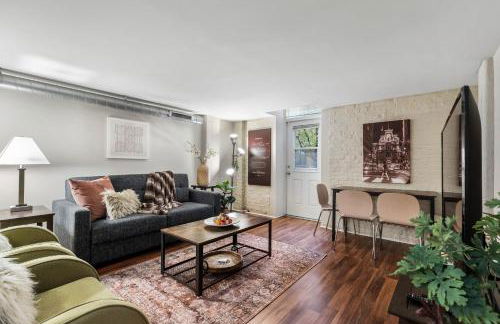 Sleeps 4! 2BR, Gym, Paid Parking, Close to Major Attractions - Foto 43