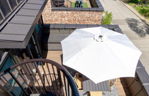 The Ultimate Double Rooftop Deck with Skyline Views - Foto 44