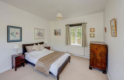 NEW - Beautiful, spacious Beechwood Lodge with lovely gardens - Photo 3