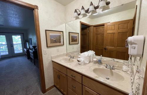 C17, Three bedroom, three bath log-sided, luxury Harbor North cottage with hot tub cottage - Foto 15