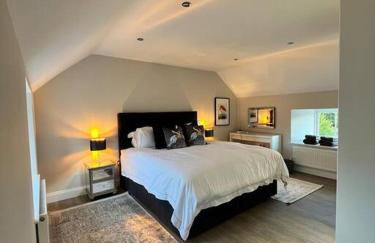 The Carthouse (Luxury 2 bed with private hot tub) - Photo 16