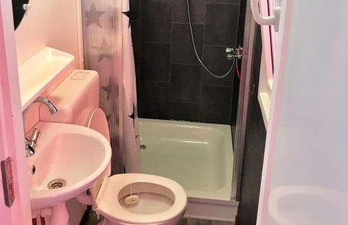 Cozy Glamping Chalet in Palams with Garden View - Foto 8