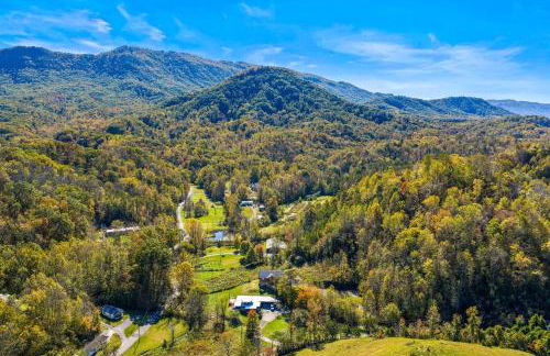 Swimming in the Smokies by American Patriot Getaways - Foto 80