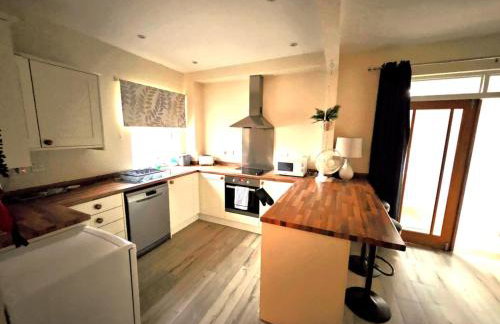 Bristol Airport, 5 Bed House, 5 Bathrooms, WiFi, Ample Parking - Foto 18