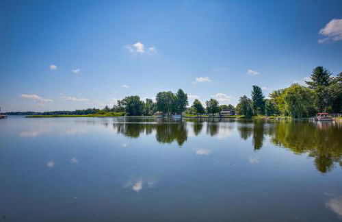 Sauna and Fireplaces! Lakefront Cadillac Retreat - Foto 44