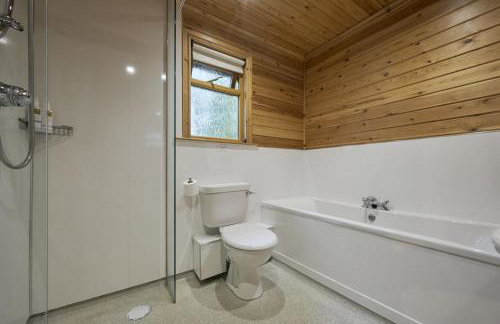 Chiffchaff Lodge with Hot tub - Foto 8