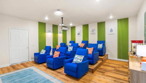 Resort Style Backyard Pool Pickleball Court - Foto 2