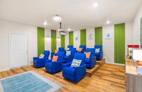 Resort Style Backyard Pool Pickleball Court - Foto 2