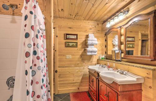Family Friendly! Linville Cabin with Wraparound Deck - Foto 17