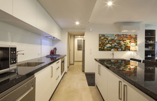 22 Hallenstein Apartments by Staysouth - Photo 20