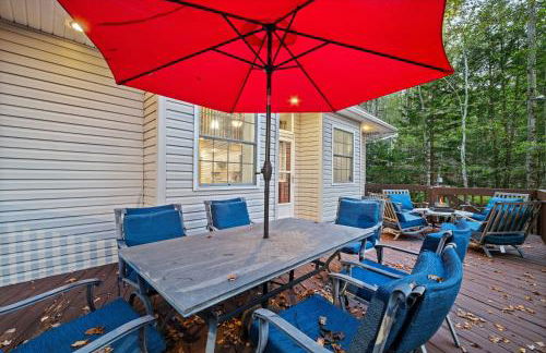 Pocono Lake Escape, includes Golf Cart, Firepit - Foto 8