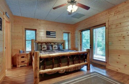 Astounding River View - Outdoor Hot Tub, Volleyball Net, Game Room + More! - Foto 28