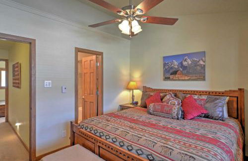 Red River Home with 2 Balconies - 1 Block to Main St - Foto 13