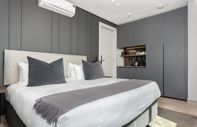 One Calais Luxury Apartments - Photo 63