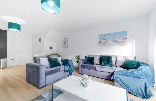 Modern 4 Bedroom House With Parking in Farnham Royal, Slough By 360stays - Foto 5