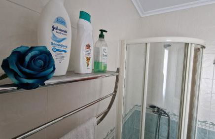 Chalet Adosado con jardín - Foto 4